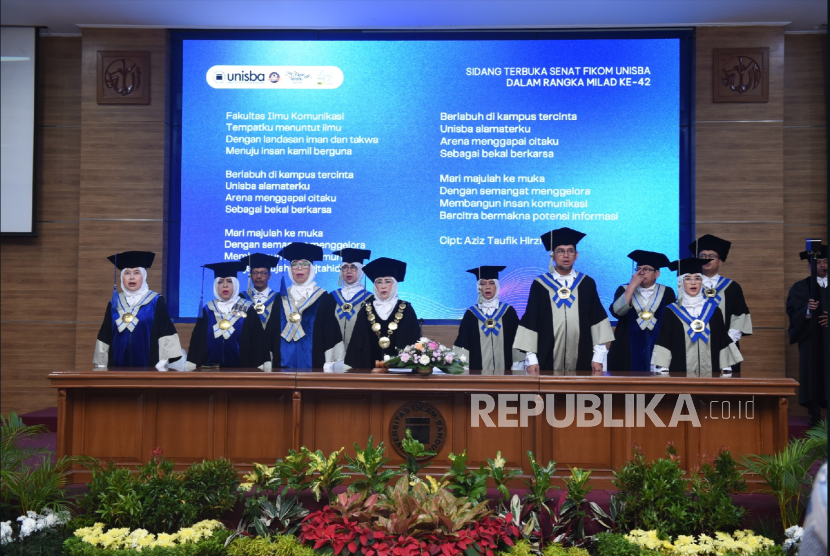 Prosesi Milad Fikom Unisba digelar di Aula Unisba, Selasa (24/6/2025).