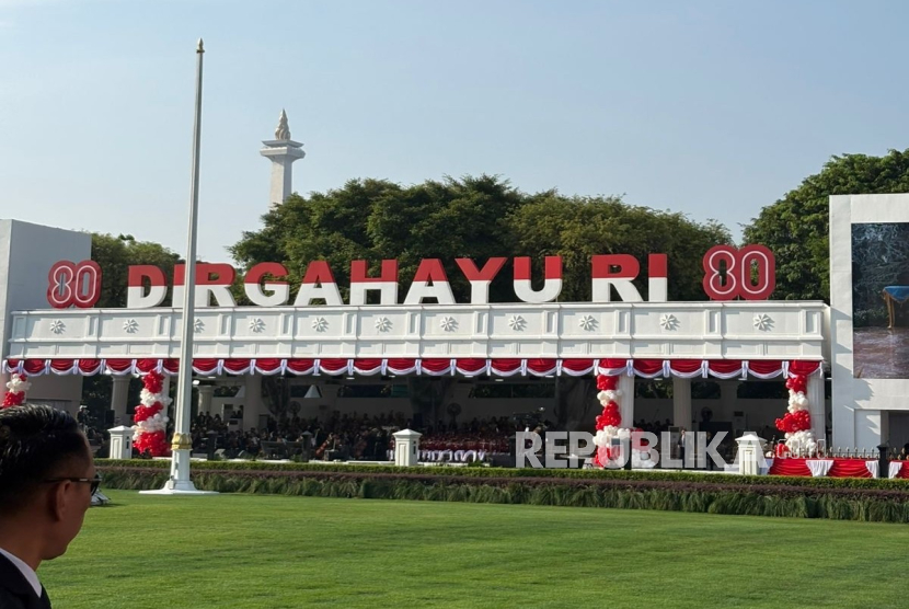 Prosesi perayaan HUT Ke-80 Kemerdekaan RI di halaman Istana Merdeka, Jakarta Pusat, Ahad (17/8/2025).