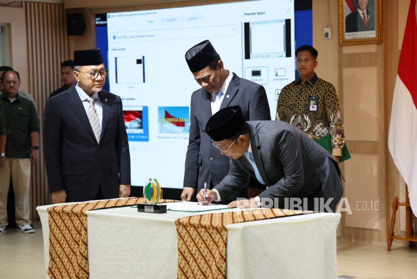 Prosesi serah terima jabatan Kepala Bapanas dari Arief Prasetyo Adi kepada Andi Amran Sulaiman yang juga menjabat mentan, Senin (13/10/2025).
