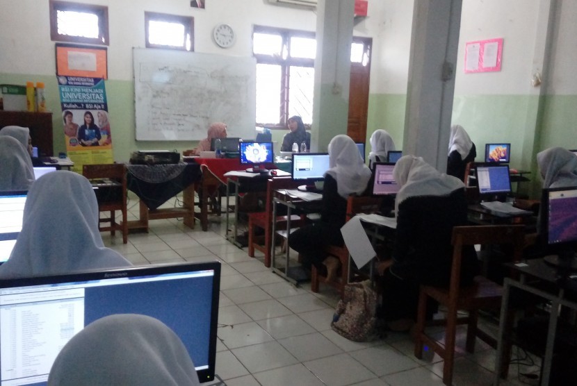 Prosesi UKK di SMK Nusa Jaya Kabupaten Tangerang dengan assesor eksternal dari dosen UBSI.