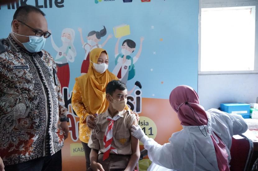 Prosesi vaksin di Kabupaten Rembang, Jawa Tengah.