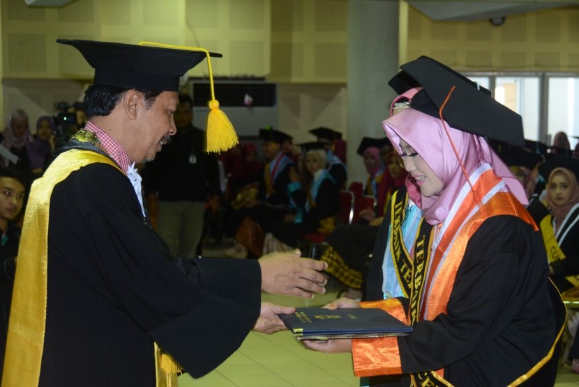 Prosesi wisuda lulusan UIN Sunan Kalijaga bertempat di Gedung Prof Dr HM Amin Abdullah.