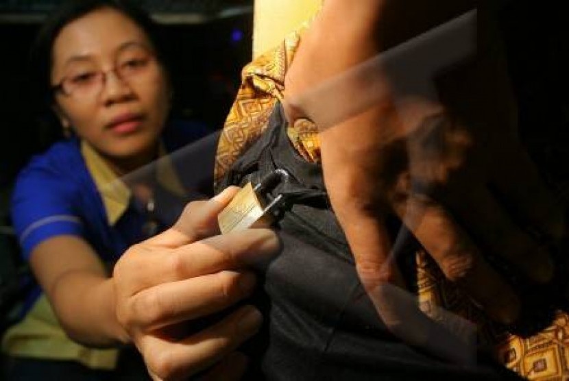 Ilustrasi prostitusi. Satuan Polisi Pamong Praja (Satpol PP) merazia salon yang diduga menjalakan praktik prostitusi di Kawasan Padang Teater, Jumat  (21/1/2022). 