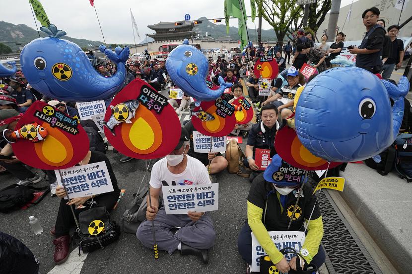 Protes rencana Jepang membuang limbah radioaktif PLTN Fukushima