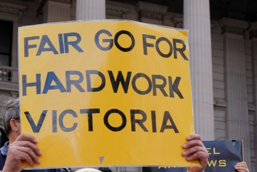 Protes yang dilakukan sopir taksi di Gedung Parlemen Victoria.