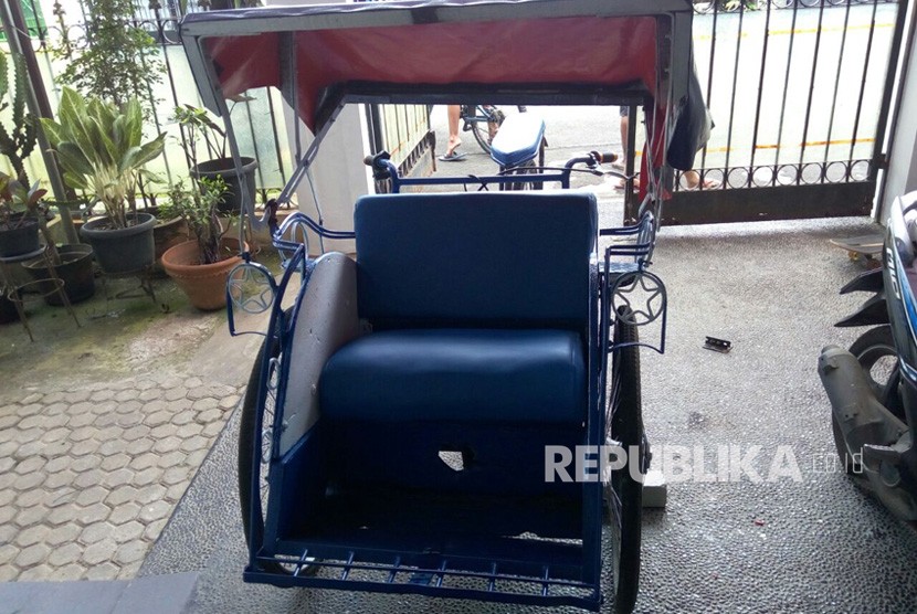 Prototipe becak listrik yang dibuat Hanafi Rais untuk Pemerintah Provinsi DKI Jakarta. 