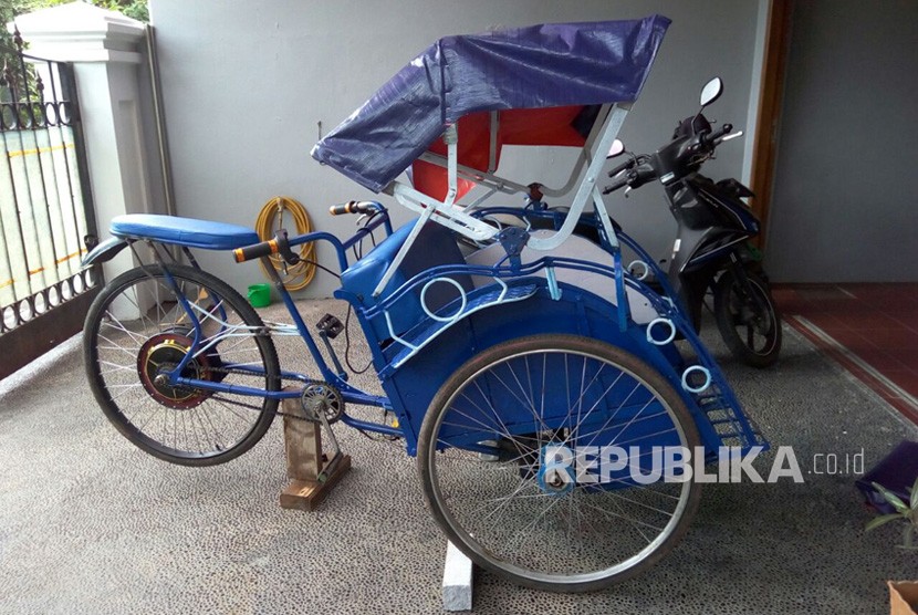 Prototipe becak listrik yang dibuat Hanafi Rais untuk Pemerintah Provinsi DKI Jakarta. 