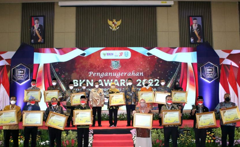 Provinsi Jawa Timur (Jatim) sukses memborong penghargaan dalam Badan Kepegawaian Nasional (BKN) Award 2022.
