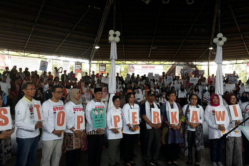 Provinsi NTB deklarasikan gerakan setop perkawinan anak di Taman Budaya NTB, Jalan Majapahit, Mataram, NTB, Ahad (10/12).