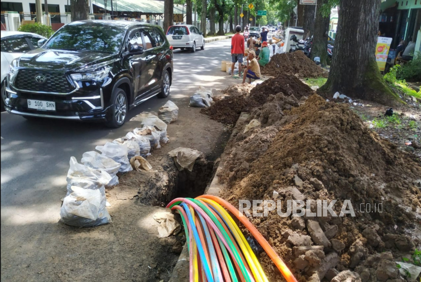 Proyek galian kabel di sejumlah ruas jalan di Kota Bandung 