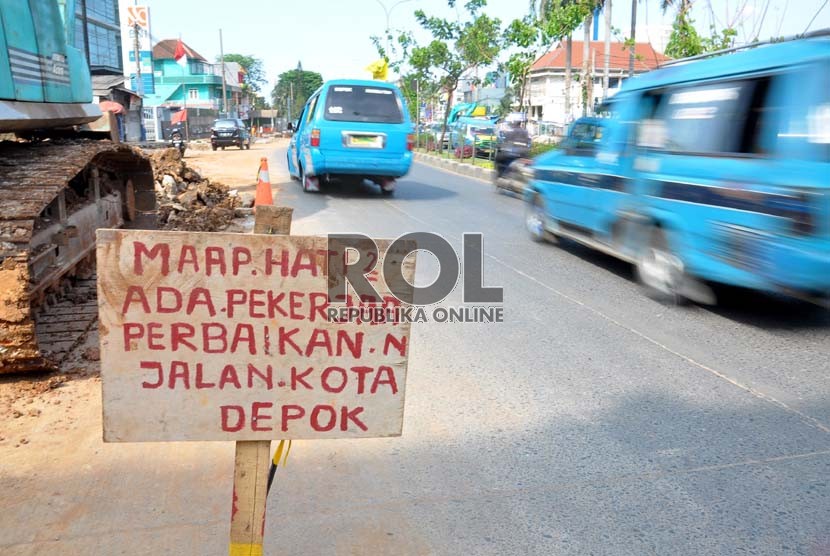   Proyek pelebaran jalan kawasan Margonda, Depok, Kamis (18/10).    (Rakhmawaty La'lang)