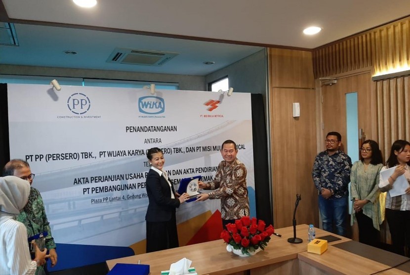 Proyek tol Semarang-Demak akan melibatkan PT Perusahaan Perumahan, PT Wijaya Karya, dan PT Misi Mulia Metrical dalam proses pegerjaan proyek..