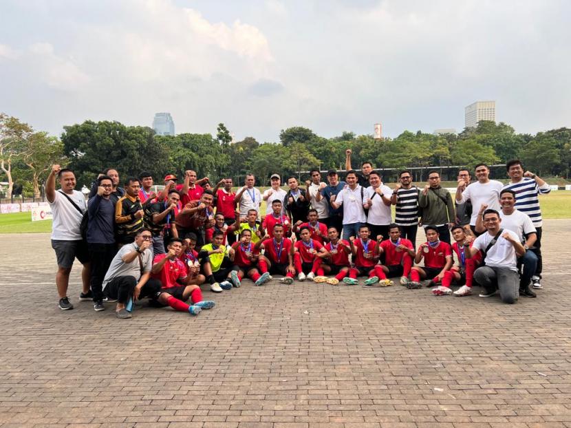 PS (Persatuan Sepak Bola) PTPN III di bawah binaan Tengku Rinel SEVP Business Support PTPN III (Persero) mewakili Klaster Perkebunan dan Kehutanan meraih juara 2 di cabang olah raga sepak bola dalam ajang BUMN FEST 2023.