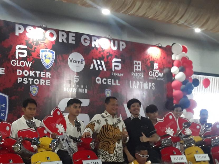 PS Store dan IMI memberikan hadiah satu unit motor vespa kepada Timnas Futsal Indonesia, Jakarta, Selasa (12/4/2022)