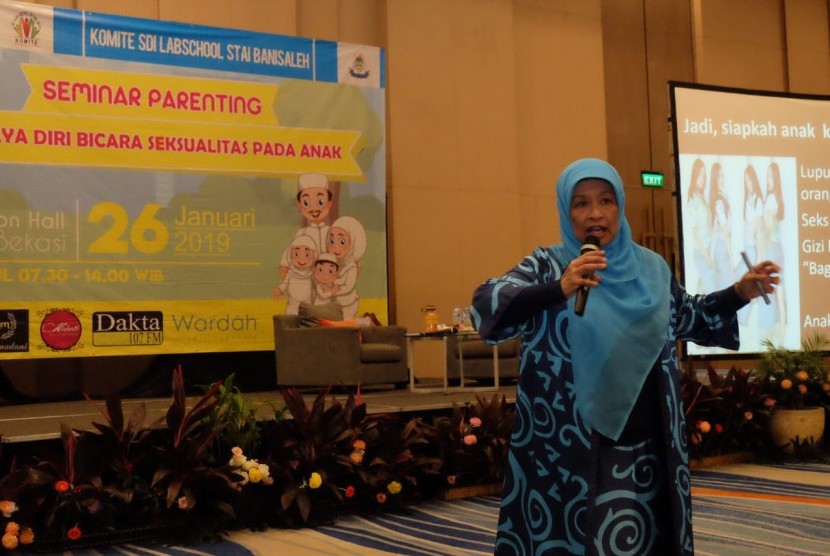 Psikolog asal Aceh, Elly Risman Musa dalam seminar parenting, Sabtu (26/1) di Harris Convention Hall Bekasi. 