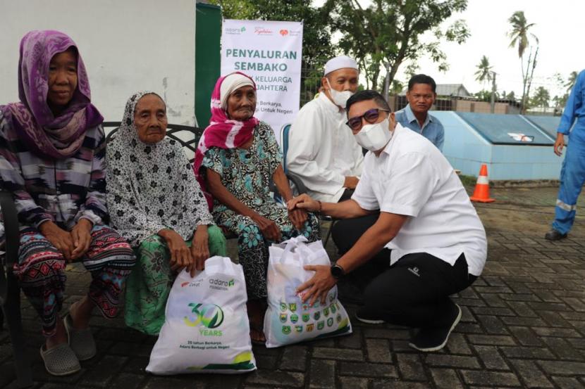 PT Adaro Energy Indonesia Tbk (Adaro) memberikan bantuan kepada masyarakat. Bantuan diberikan berupa sembako kepada keluarga prasejahtera di Banjarmasin.