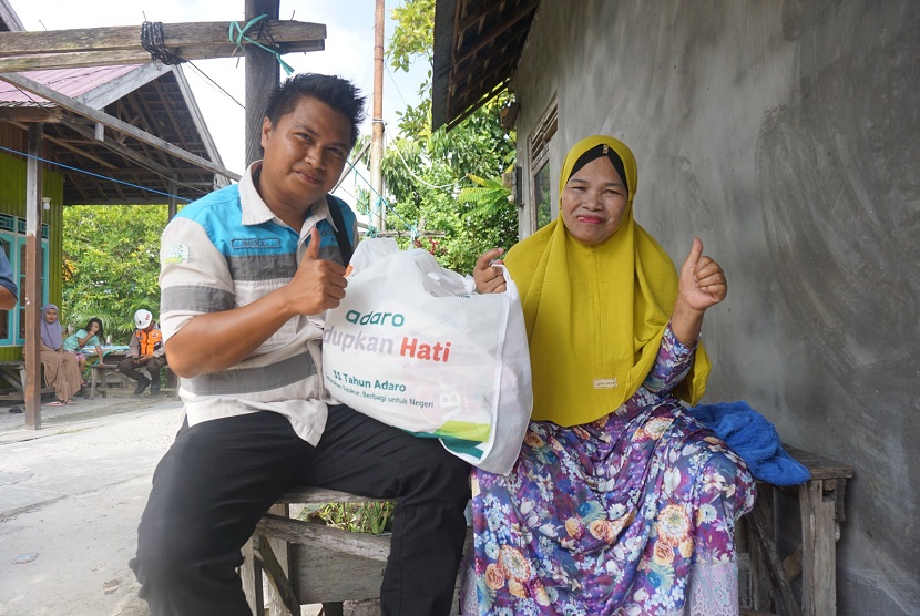 PT Adaro Energy Indonesia Tbk terus berupaya untuk bisa menghadirkan kebahagiaan kepada masyarakat prasejahtera. Di usia yang ke 31 tahun ini, bertajuk Hidupkan Hati, Adaro berbagi 31 ribu paket sembako untuk masyarakat.