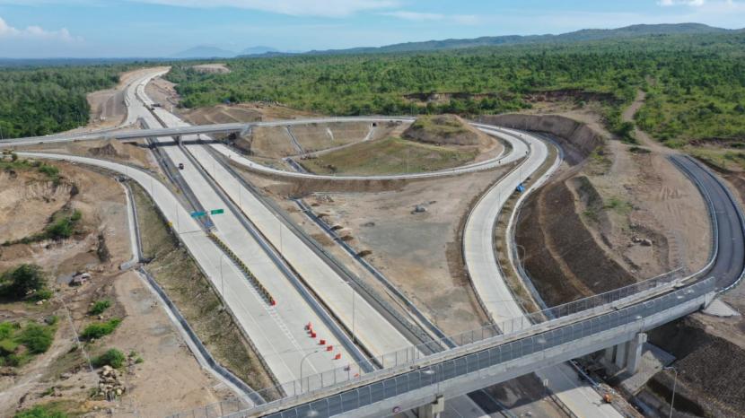 PT Adhi Karya (Persero) Tbk. ADHI telah menyelesaikan pekerjaan pembangunan jalan Tol Ruas Sigli-Banda Aceh Seksi 4 sesuai jadwal. Performa sejumlah Badan Usaha Milik Negara (BUMN) yang bergerak di bidang konstruksi tampak mulai pulih pada semester pertama tahun 2021. 