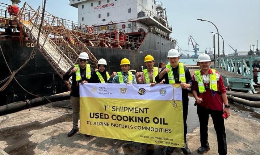 PT Alpine Biofuels Commodities lepas ekspor perdana 2.748,6 ton used cooking oil senilai 2,586,44 dolar AS, pada 2 Oktober 2023, dengan tujuan Port Klang Malaysia. 
