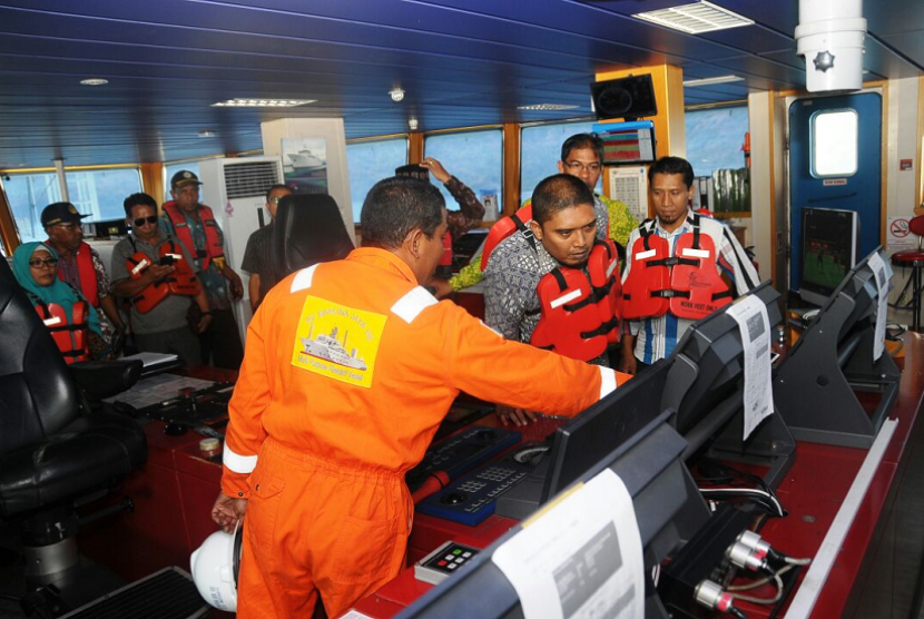 PT Amman Mineral Nusa Tenggara bersama Lembaga Ilmu Pengetahuan dan Penelitian Indonesia (LIPI) melakukan penelitian lingkungan laut dalam di selatan Sumbawa Barat, Provinsi Nusa Tenggara Barat (NTB).