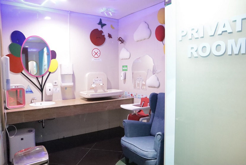  PT Angkasa Pura (AP) II (Persero) secara berkelanjutan meningkatkan pelayanan kepada para traveler, termasuk terkait fasilitas sanitasi. Pada periode Juli-September 2022, AP II bersama Asosiasi Toilet Indonesia melakukan audit terhadap toilet-toilet di bandara AP II sebagai upaya untuk selalu meningkatkan standar layanan dan fasilitas toilet serta menjaga aspek kesehatan. 