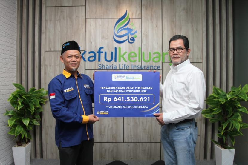  PT Asuransi Takaful Keluarga menyalurkan dana zakat perusahaan serta zakat dari nasabah polis Unit Link melalui Amanah Takaful yang merupakan Unit Pengumpul Zakat (UPZ) resmi di bawah Badan Amil Zakat Nasional (BAZNAS). Direktur Utama Asuransi Takaful Keluarga, Arfandi Arief, secara simbolis menyerahkan total dana zakat sebesar Rp 641.530.621 kepada Direktur Amanah Takaful, Ade Abdurachman, di Graha Takaful Indonesia, Jakarta Selatan, pada Jumat (7/7/2023) lalu.
