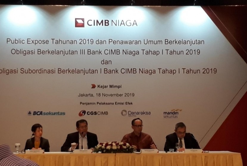 PT Bank CIMB Niaga Tbk memaparkan kinerja kuartal III 2019 sekaligus melakukan penawaran umum berkelanjutan Obligasi Berkelanjutan III CIMB Niaga Tahap I Tahun 2018 dan Obligasi subordinasi berkelanjutan I Bank CIMB Niaga tahap I 2019, di Grha CIMB Niaga di Jakarta, Senin (18/11).