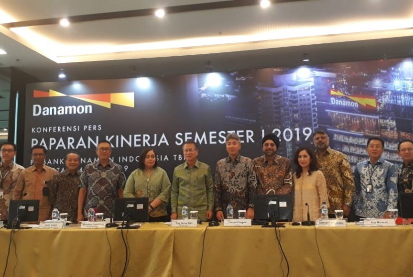 PT Bank Danamon memaparkan Kinerja Keuangan pada Semester I 2019 di Menara Danamon, Kuningan, Jakarta Selatan, Rabu (24/7).