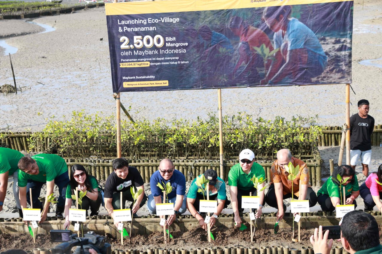PT Bank Maybank Indonesia Tbk menyalurkan pembiayaan Kategori Kegiatan Usaha Berkelanjutan (KKUB) sebesar Rp 22,1 triliun pada tahun 2024.