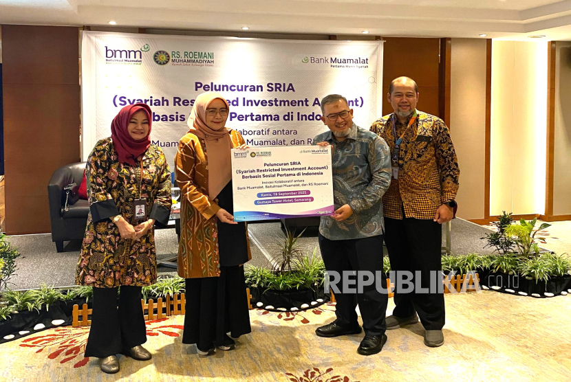 PT Bank Muamalat Indonesia Tbk meluncurkan produk Sharia Restricted Investment Account (SRIA) sosial pertama di Indonesia untuk pengadaan alat kesehatan Rumah Sakit Roemani Muhammadiyah di Semarang.