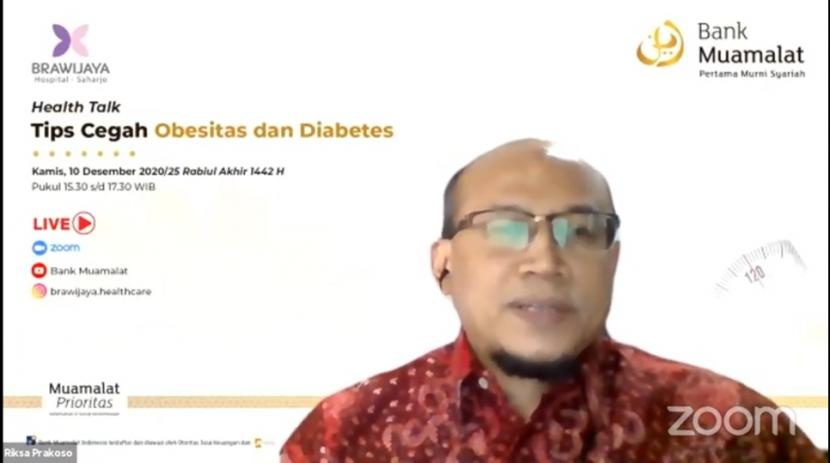 Chief Human Capital Officer PT Bank Muamalat Indonesia Tbk Riksa Prakoso menyampaikan sambutan dalam kegiatan Health Talk bersama Brawijaya Hospital