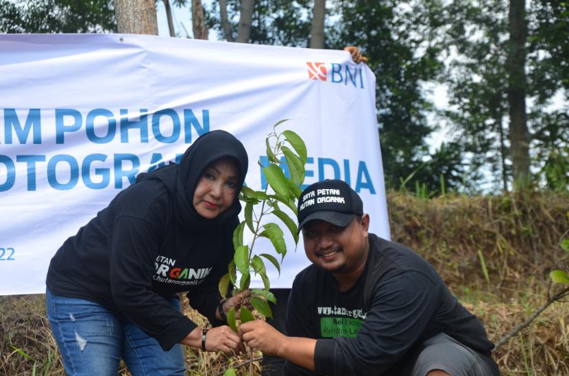PT Bank Negara Indonesia (Persero) Tbk atau BNI (kode saham: BBNI) ikut memperingati Hari Bumi tanggal 22 April dengan melanjutkan kerja sama dengan Hutan Organik Mega Mendung.