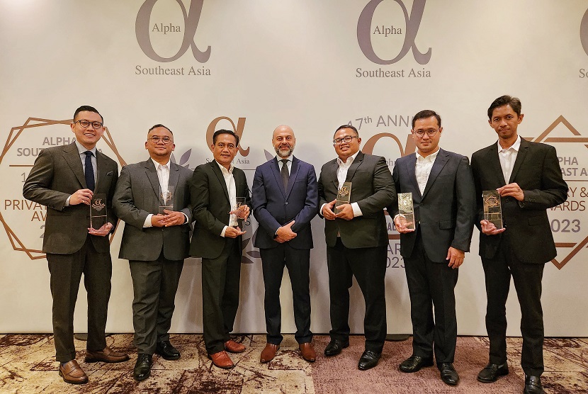 PT Bank Negara Indonesia (Persero) Tbk dan perusahaan anak PT BNI Sekuritas meraih enam penghargaan dari Alpha Southeast Asia Best Awards 2023. Penghargaan tersebut diberikan atas kinerja terbaiknya dalam menyediakan produk-produk unggulan keuangan bagi nasabah.
