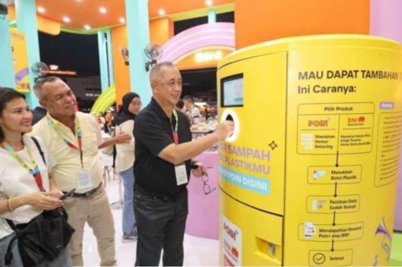 PT Bank Negara Indonesia Tbk (BNI) menyediakan mesin otomatis untuk mendukung layanan daur ulang botol plastik dan kaleng bekas dalam acara Java Jazz Festival 2024 di JIEXPO Kemayoran Jakarta.