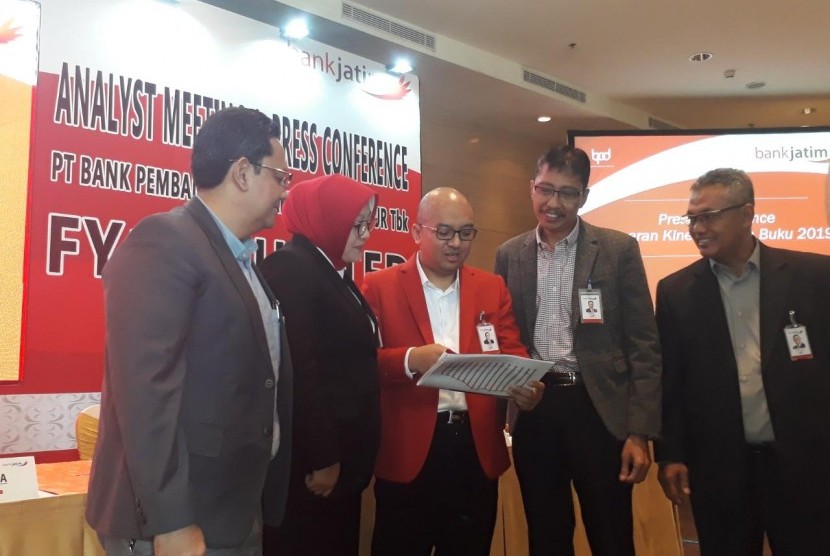 PT Bank Pembangunan Daerah Jawa Timur (Bank Jatim) memaparkan kinerja keuangan Tahun Buku 2019 (audited) di Hotel Ritz Charlton Pacific Place, Jakarta, Kamis (30/1). 