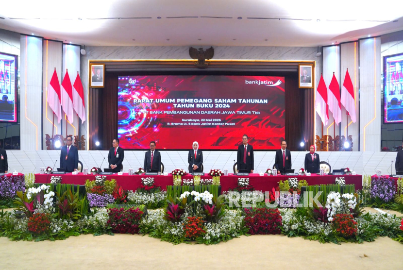 PT Bank Pembangunan Daerah Jawa Timur Tbk (Bank Jatim) telah melaksanakan Rapat Umum Pemegang Saham (RUPS) Tahunan Tahun Buku 2024. Acara tersebut dihelat di Ruang Bromo, Bank Jatim Kantor Pusat Surabaya pada hari Kamis (22/5/2025). 