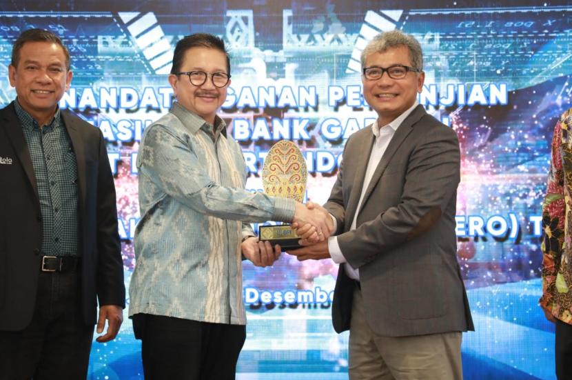 PT Bank Rakyat Indonesia (Persero) Tbk atau BRI dengan PT Freeport Indonesia yang melakukan penandatanganan perjanjian trade facility secara bilateral di Jakarta.