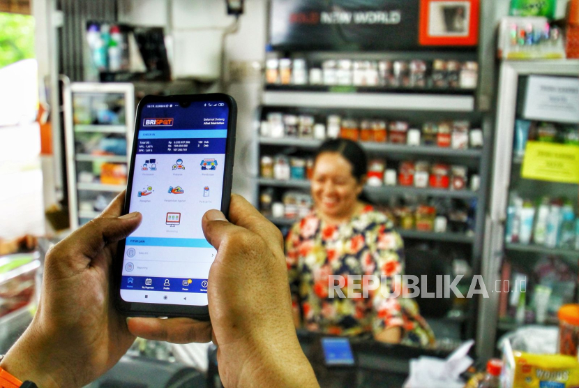 PT Bank Rakyat Indonesia (Persero) Tbk (BRI) menegaskan komitmennya untuk menggunakan teknologi kecerdasan buatan (AI) sebagai alat yang mendukung produktivitas tanpa menggantikan peran manusia. 