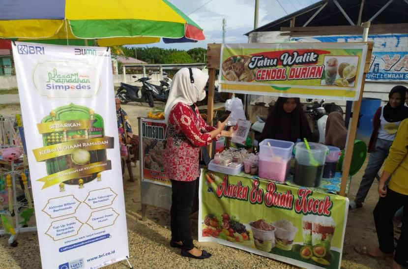 PT Bank Rakyat Indonesia (Persero) Tbk memanfaatkan momentum bulan suci Ramadan untuk semakin memperkuat geliat grassroots economy melalui gelaran Pasar Ramadan BRI.