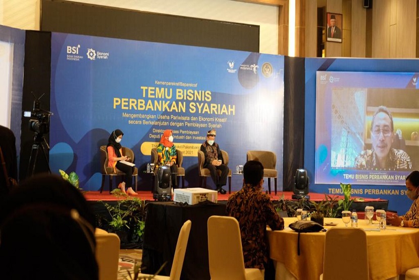 PT Bank Syariah Indonesia Tbk berkolaborasi dengan Kementerian Pariwisata dan Ekonomi Kreatif (Kemenparekraf) mengoptimalkan pembiayaan untuk UMKM khususnya ke sektor pariwisata dan ekonomi kreatif. Kolaborasi ini diwujudkan dengan kontribusi dalam acara yang diselenggarakan Kemenparekraf untuk pemberdayaan UMKM, Temu Bisnis Perbankan Syariah di The Excelton Hotel Palembang, Jumat (12/3).