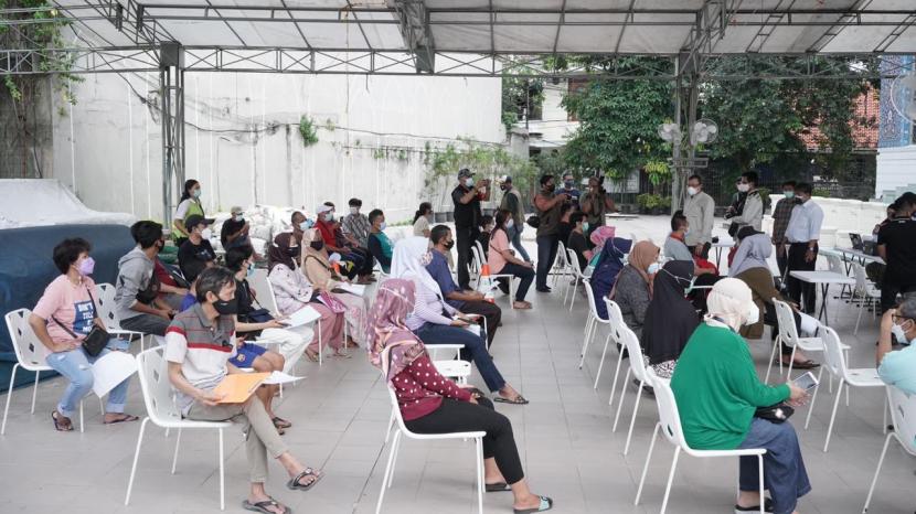 PT Bank Syariah Indonesia Tbk (BSI) berkolaborasi dengan Pemerintah Kota Jakarta Pusat menggelar vaksinasi Covid-19 secara door to door dan jemput bola kepada 400 warga Jakarta selama dua hari pada 24-25 Juli 2021. 