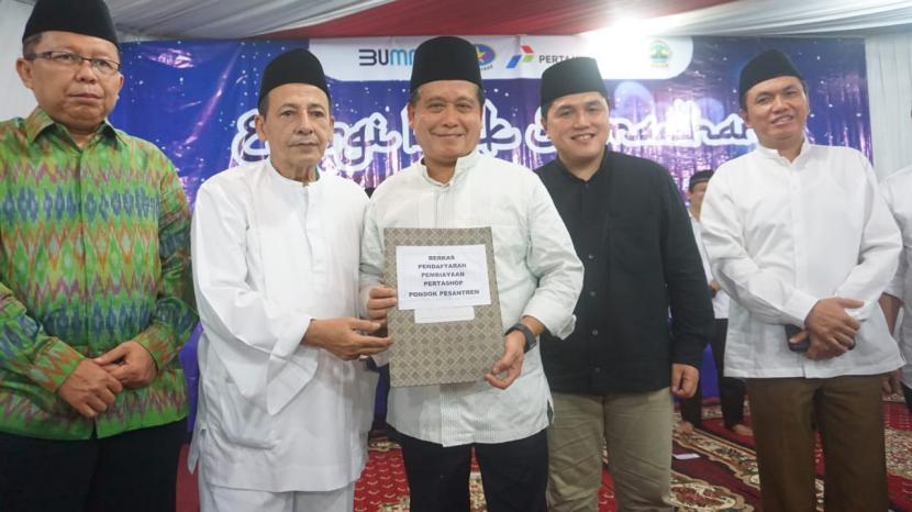PT Bank Syariah Indonesia Tbk (BSI) bersama BPH Migas memberikan dukungan pembiayaan Pertashop pada ekosistem pesantren.