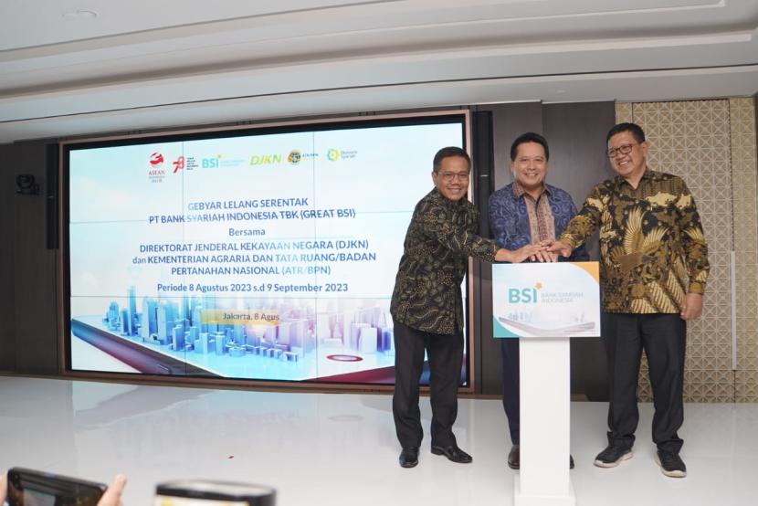 PT Bank Syariah Indonesia Tbk (BSI) melaksanakan Gebyar Lelang Serentak BSI (Gebyar BSI) sebanyak 1.000 unit mulai tanggal  8 Agustus - 9 September 2023 dengan target penjualan mencapai Rp 150 Miliar.