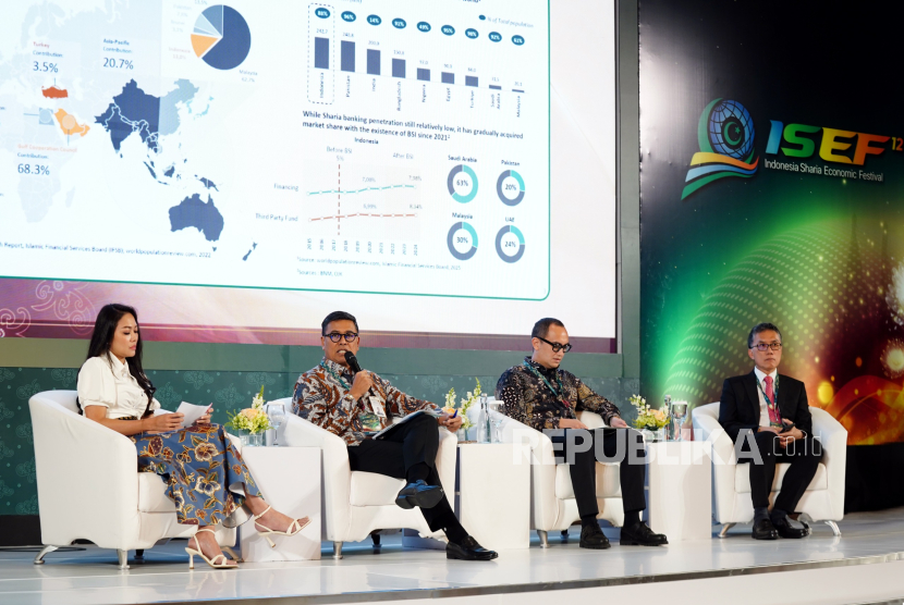 PT Bank Syariah Indonesia Tbk (BSI) memaparkan strategi digital BSI dalam menjawab pergeseran preferensi nasabah dalam menggarap potensi besar pasar keuangan syariah di Indonesia.                                                                                                                                                                                                 Acara yang mengangkat tema “Enhancing Resilience and Innovation in Liquidity Management for Islamic Financial Services Industry” ini dihadiri oleh Gubernur Bank Indonesia Perry Warjiyo,  Deputi Gubernur Senior Destry Damayanti, para pemimpin dan pakar keuangan syariah global termasuk Sekjen IFSB Ghiat Shabsigh.