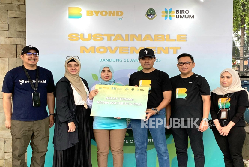 PT Bank Syariah Indonesia Tbk (BSI) Region VI Bandung dan Pemerintah Provinsi Jawa Barat berkolaborasi mengadakan kegiatan BSI Sustainable Movement melalui penyediaan water station di Lapangan Gasibu, Bandung.