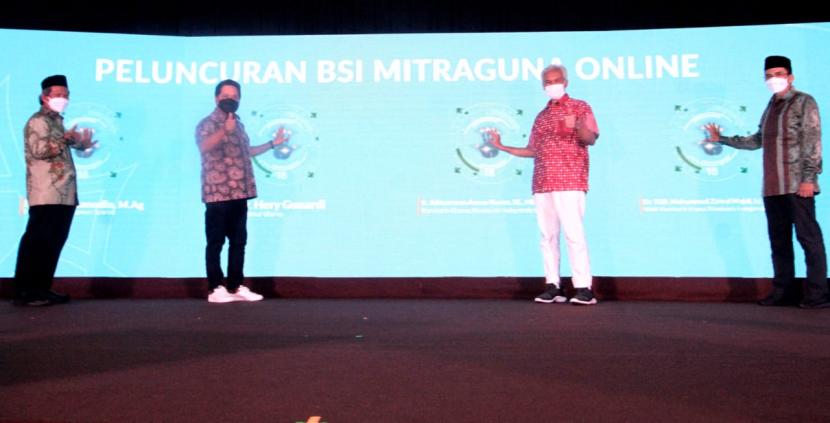 PT  Bank Syariah Indonesia Tbk (BSI) resmi merger dalam satu sistem core banking dan meluncurkan layanan pengajuan pembiayaan mitraguna secara online, Senin (1/11).