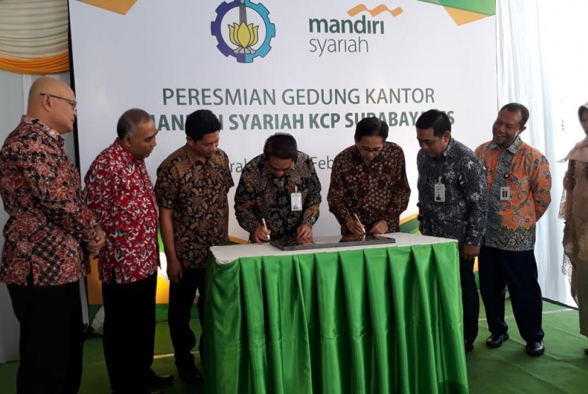 PT. Bank Syariah Mandiri (Mandiri Syariah) meresmikan Kantor Cabang Pembantu (KCP) di lingkungan kampus Institut Teknologi Sepuluh Nopember (ITS) Surabaya, Rabu (19/2)