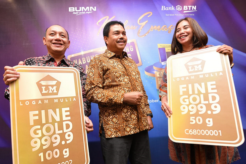 PT Bank Tabungan Negara (Persero) Tbk meluncurkan Program Kemilau Emas di Kafe Menteng, Jakarta, Kamis (31/10). 