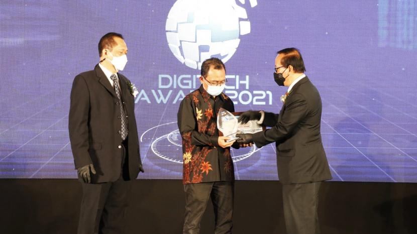 PT Bhanda Ghara Reksa (Persero) atau BGR Logistics raih penghargaan dalam ajang Digital Technology and Innovation (Digitech) Award 2021 yang diselenggarakan oleh IT Telco performance & Competitiveness di Hotel Mulia, Jakarta. 