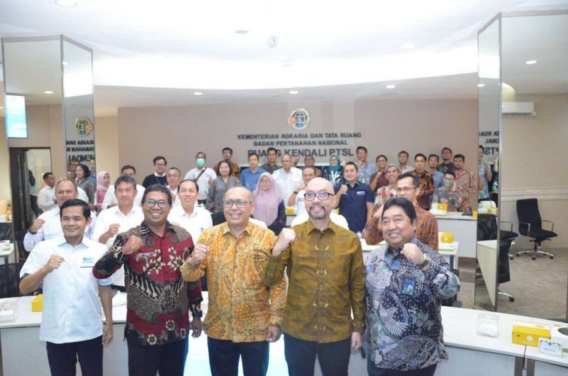 PT Biro Klasifikasi Indonesia (BKI) yang juga induk Holding BUMN Jasa Survei, ID Survey, bersama Kementerian ATR/Badan Pertanahan Nasional menandatangani MoU informasi geospasial.